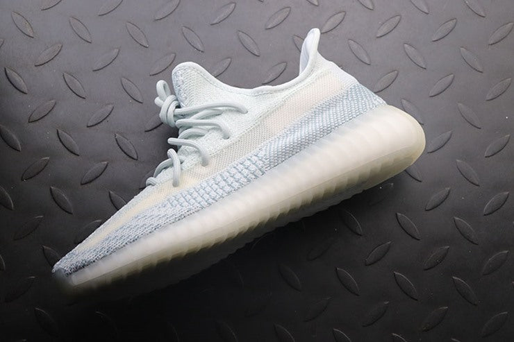 YEEZY 350 V2 클라우드 화이트