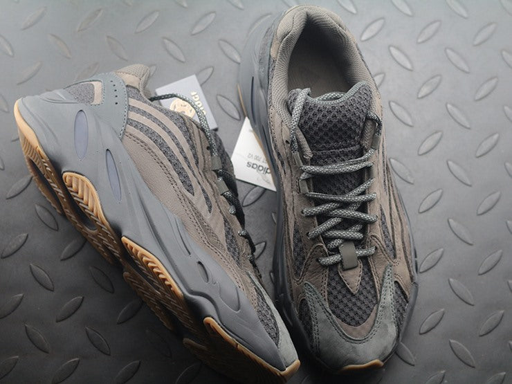 YEEZY 700 지오드