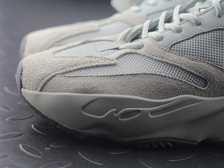YEEZY 700 솔트