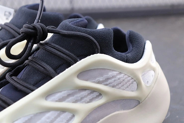 YEEZY 700 V3 아자엘