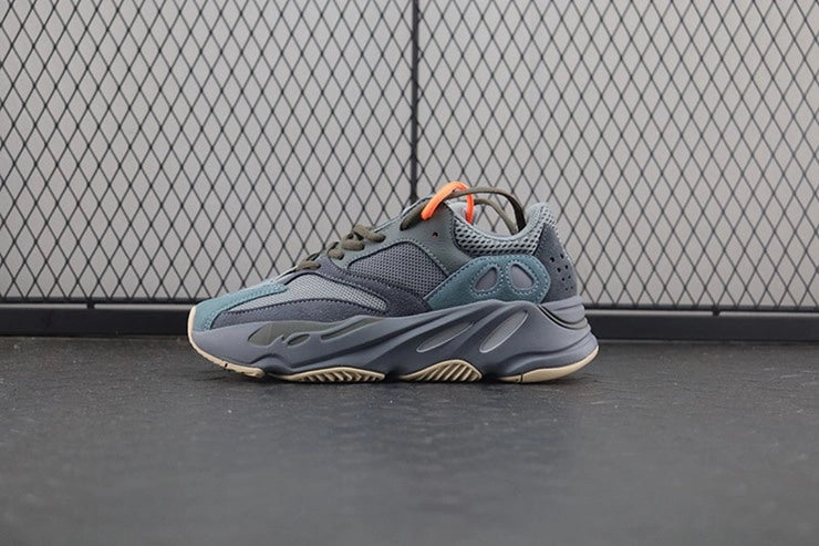 YEEZY 700 틸 블루