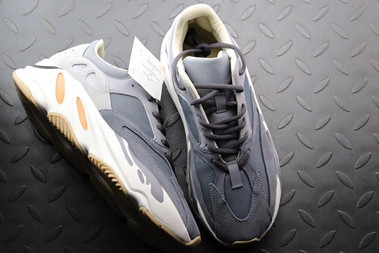YEEZY 700 마그넷