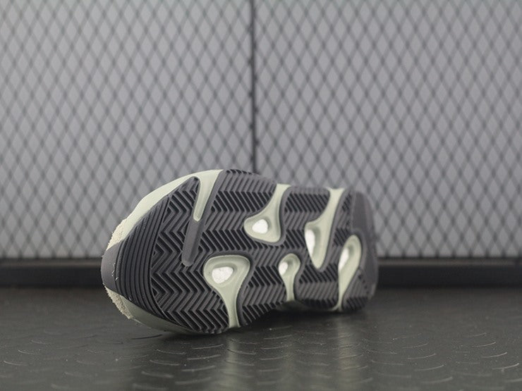 YEEZY 700 솔트