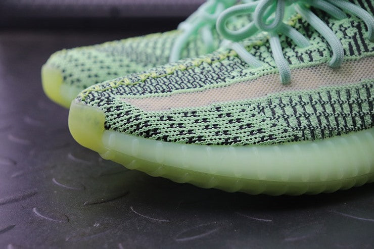 YEEZY 350 V2 이즈릴