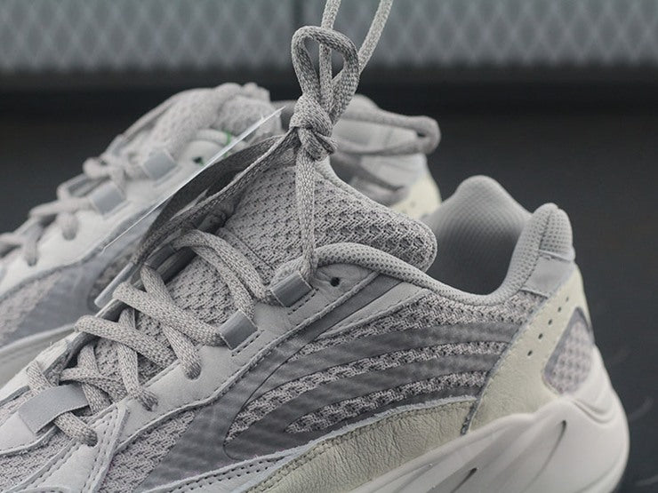 YEEZY 700 스태틱