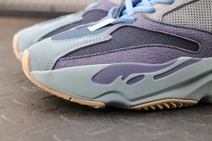 YEEZY 700 카본 블루