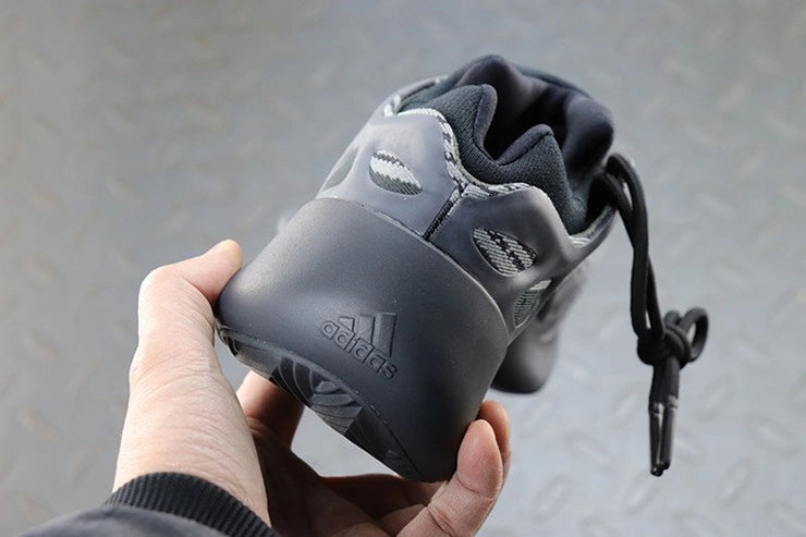 YEEZY 700 V3 알바