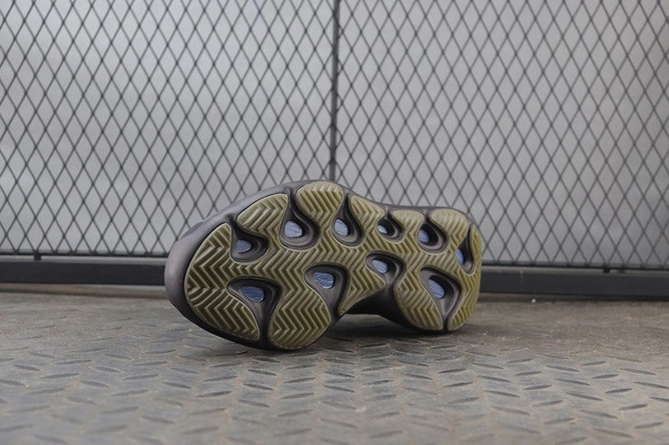 YEEZY 700 V3 클레이 브라운