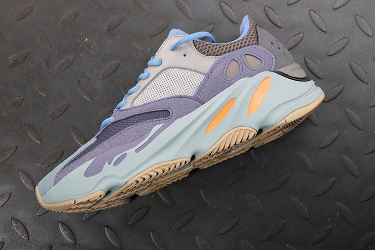 YEEZY 700 카본 블루