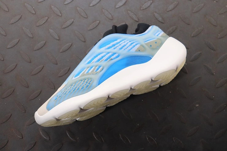 YEEZY 700 V3 아자레스
