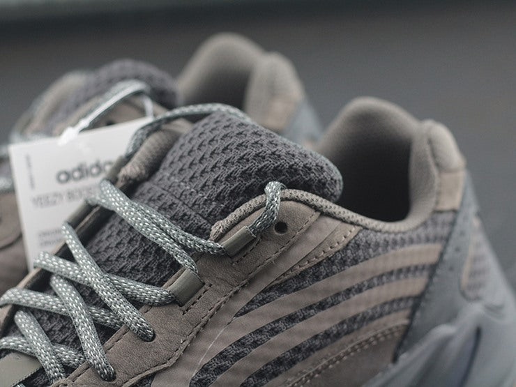 YEEZY 700 지오드