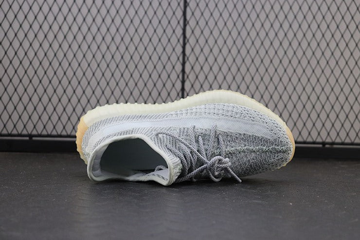 YEEZY 350 V2 예사야 리플렉티브
