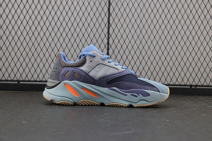 YEEZY 700 카본 블루