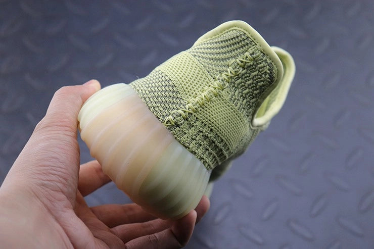 YEEZY 350 V2 안틀리아 리플렉티브