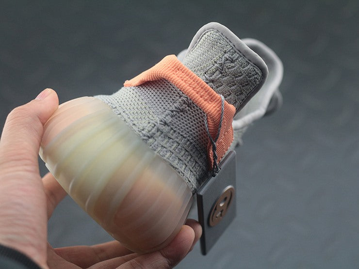 YEEZY 350 V2 트루폼