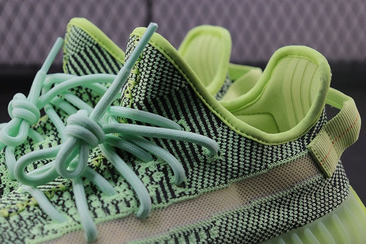 YEEZY 350 V2 이즈릴