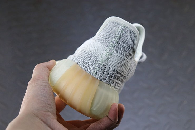 YEEZY 350 V2 예사야 리플렉티브