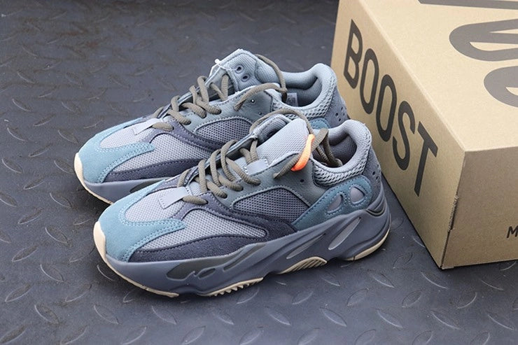 YEEZY 700 틸 블루