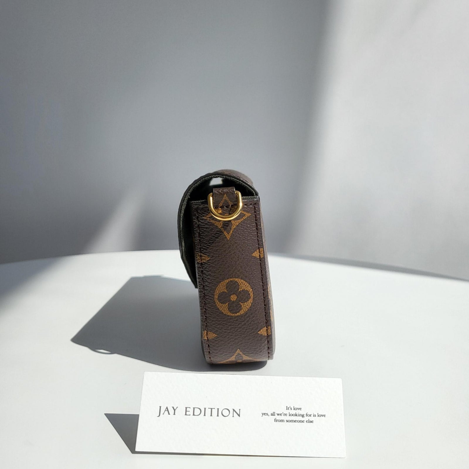 루이비통 펠리시 스트랩 앤 고백