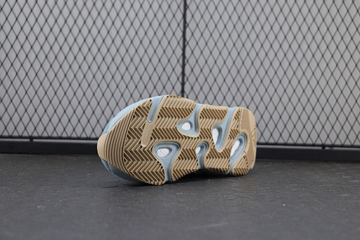 YEEZY 700 카본 블루