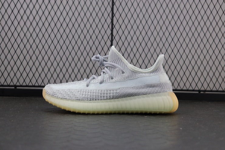 YEEZY 350 V2 예사야