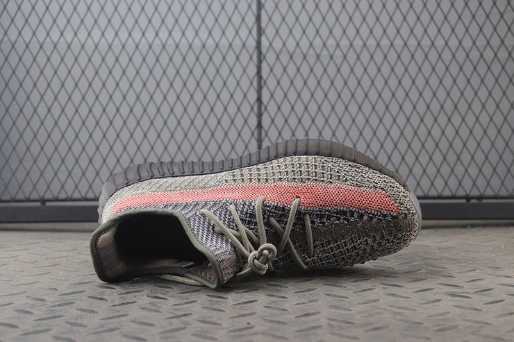 YEEZY 350 V2 애쉬스톤
