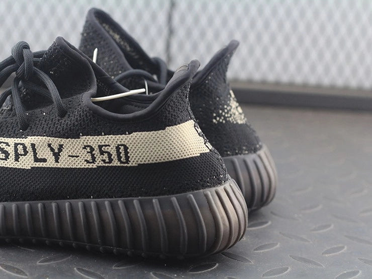 YEEZY 350 V2 오레오