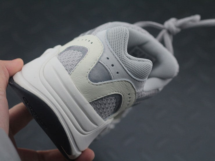 YEEZY 700 스태틱