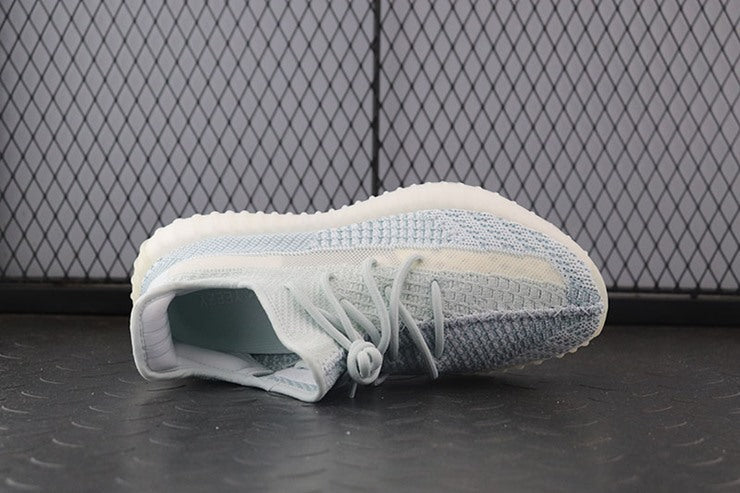 YEEZY 350 V2 클라우드 화이트