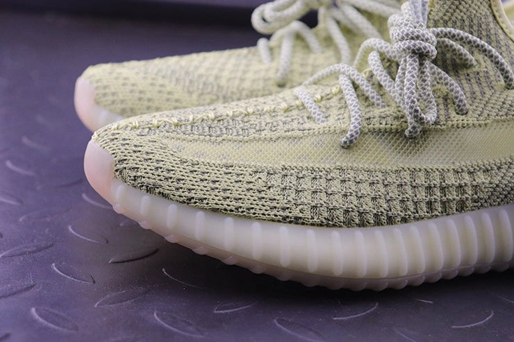 YEEZY 350 V2 안틀리아 리플렉티브