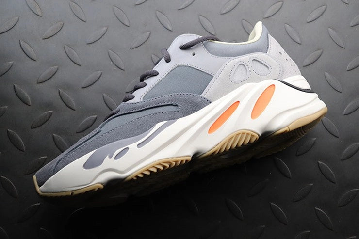 YEEZY 700 마그넷