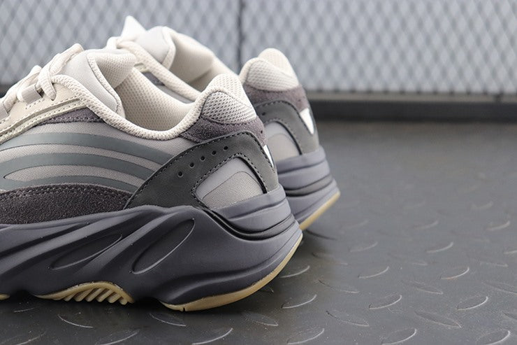 YEEZY 700 테프라