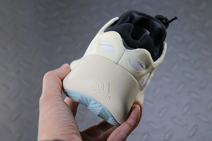 YEEZY 700 V3 아자엘