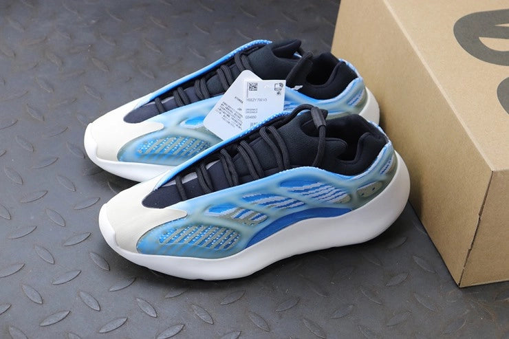 YEEZY 700 V3 아자레스