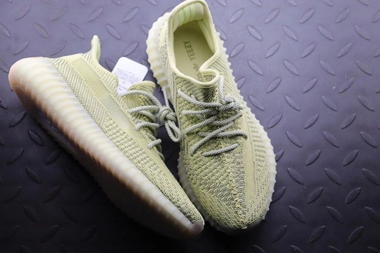 YEEZY 350 V2 안틀리아 리플렉티브