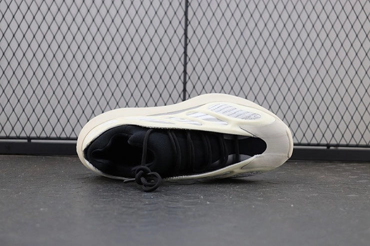 YEEZY 700 V3 아자엘