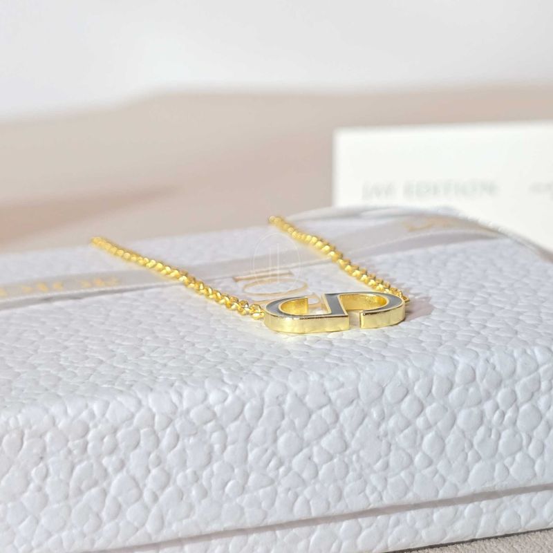 디올 목걸이