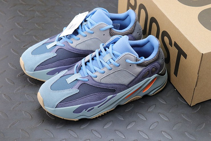 YEEZY 700 카본 블루