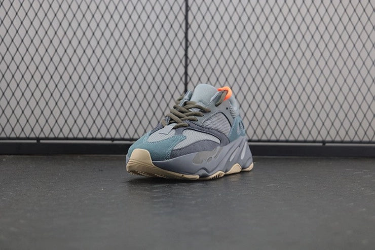 YEEZY 700 틸 블루