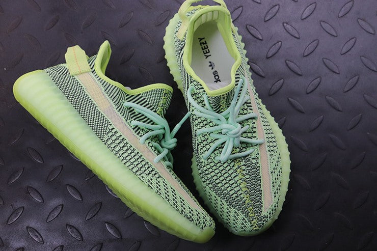 YEEZY 350 V2 이즈릴