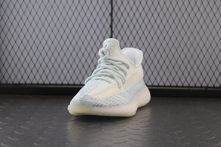 YEEZY 350 V2 클라우드 화이트