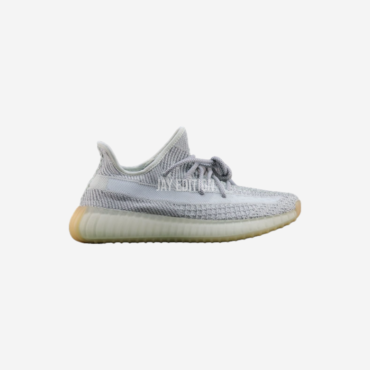 YEEZY 350 V2 에샤야 리플렉티브, 같은 색상의 반사소재 버전으로 밤에도 빛나는 시인성이 특징