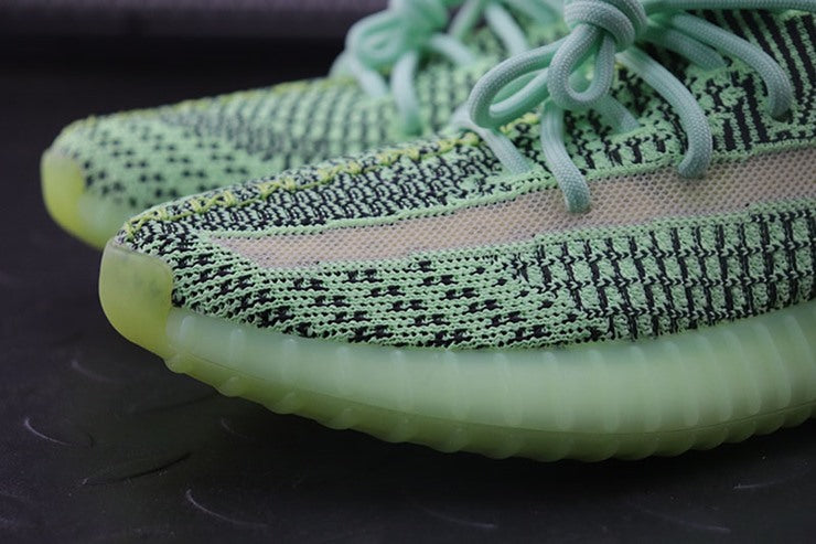 YEEZY 350 V2 이즈릴 리플렉티브