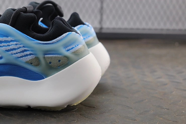 YEEZY 700 V3 아자레스