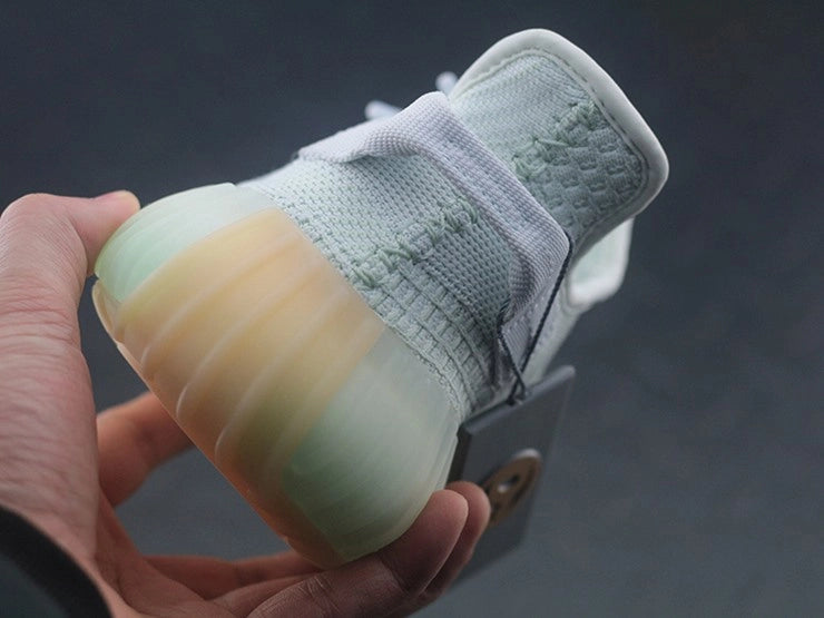 YEEZY 350 V2 하이퍼스페이스