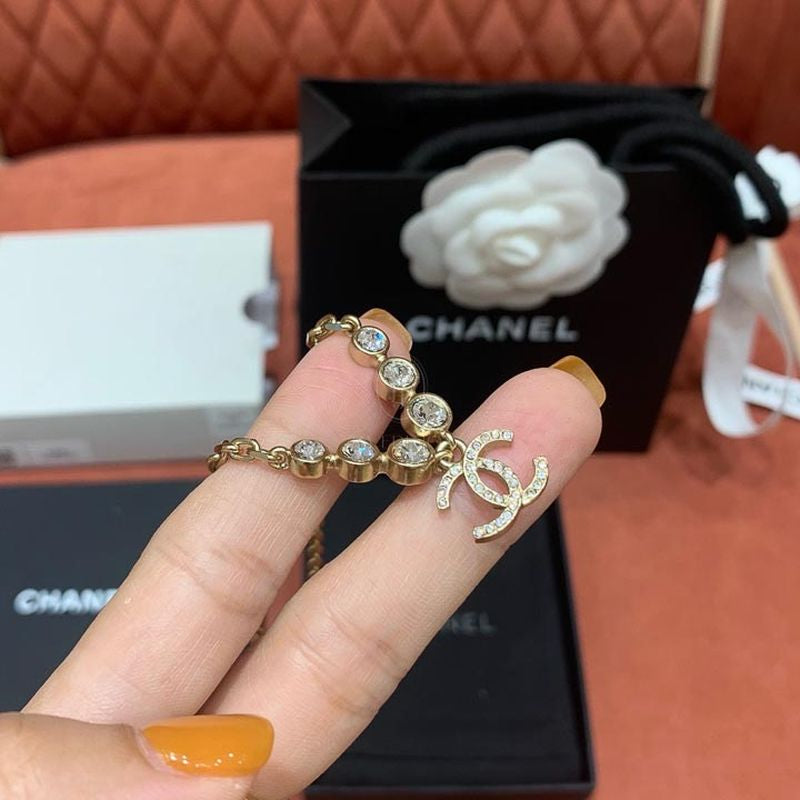 C CC 로고 크리스탈 목걸이