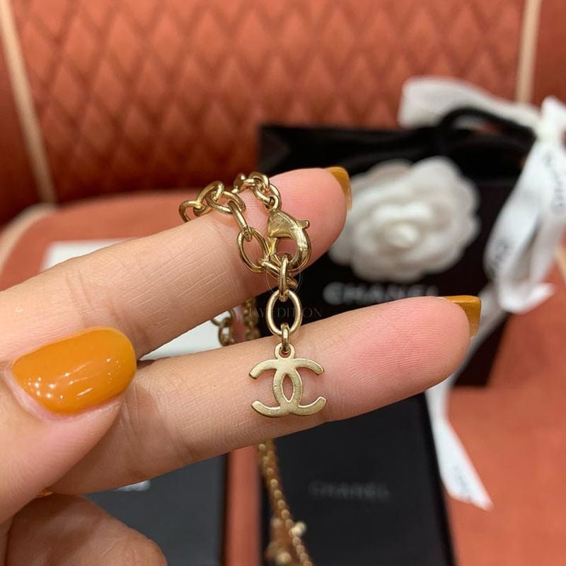 C CC 로고 크리스탈 목걸이