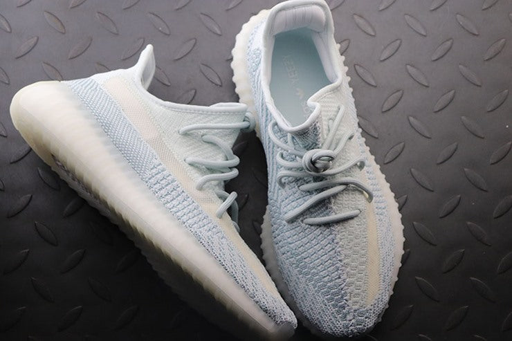 YEEZY 350 V2 클라우드 화이트