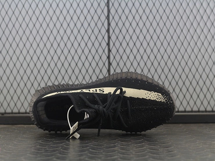 YEEZY 350 V2 오레오