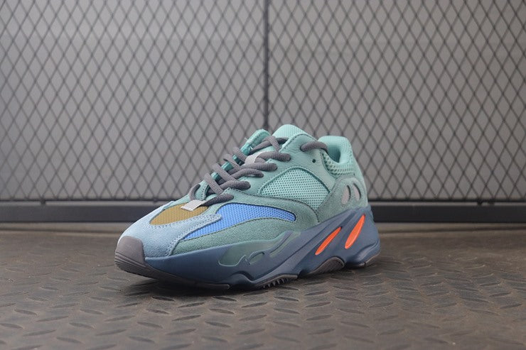 YEEZY 700 페디드 아주르